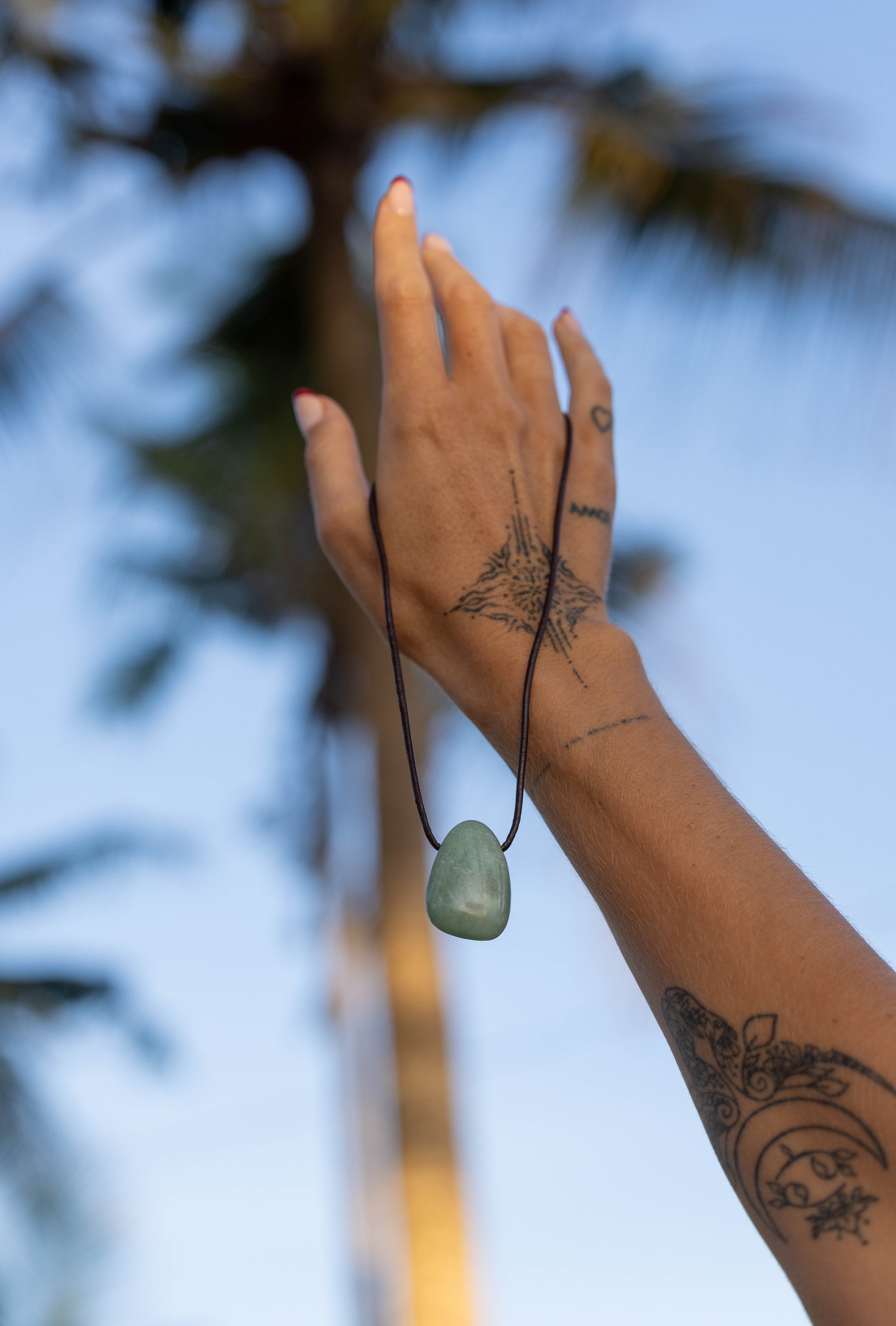 Schmuck mit Heilsteinen: Einzigartige Designs aus Bremen - Entdecke unsere Auswahl an handgefertigtem Schmuck und finde deine perfekte Halskette oder Kristall Anhänger für spirituelle Geschenke und energetischen Schmuck.