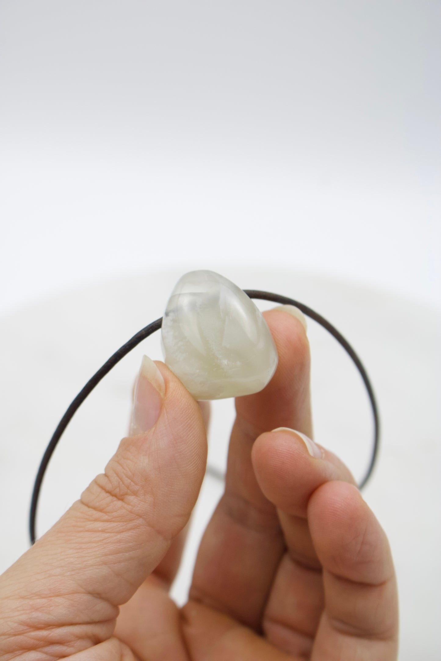 Mondstein white translucent