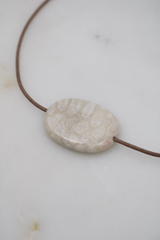 Versteinerte Koralle Amulett II
