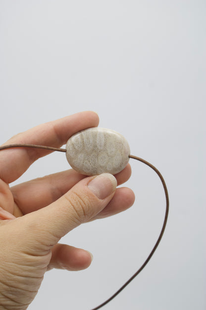 Versteinerte Koralle Amulett II