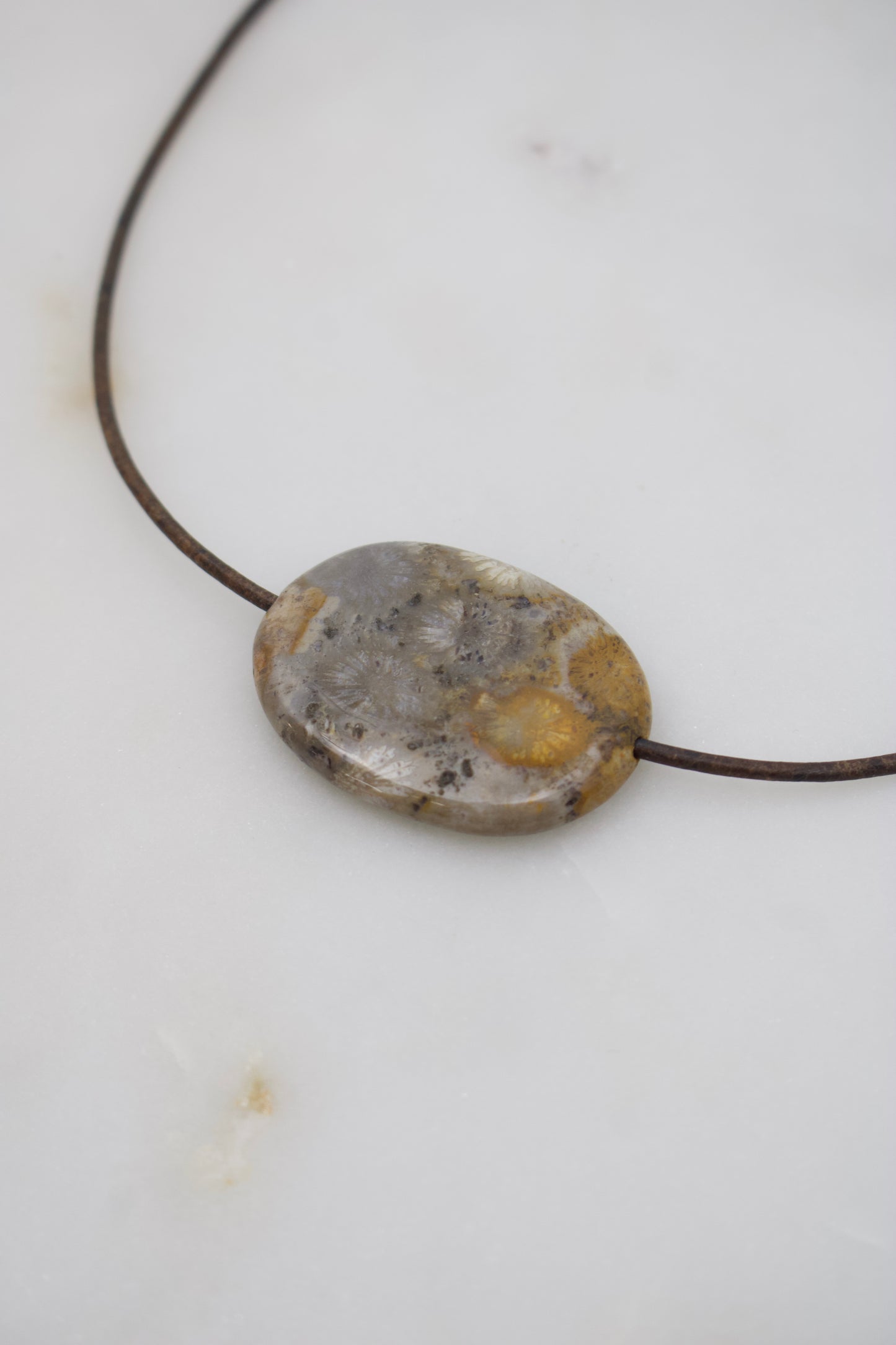 Versteinerte Koralle Amulett V