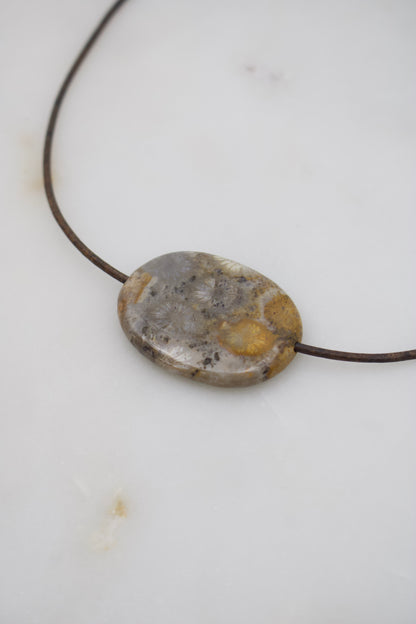Versteinerte Koralle Amulett V