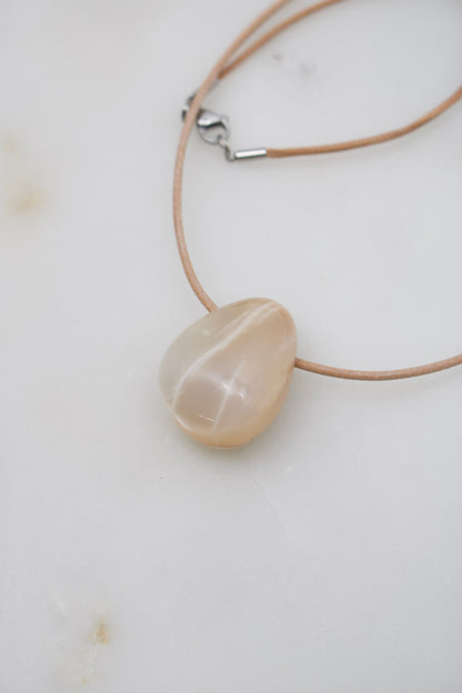 Mondstein white-peach