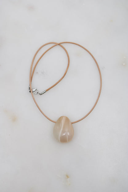 Mondstein white-peach