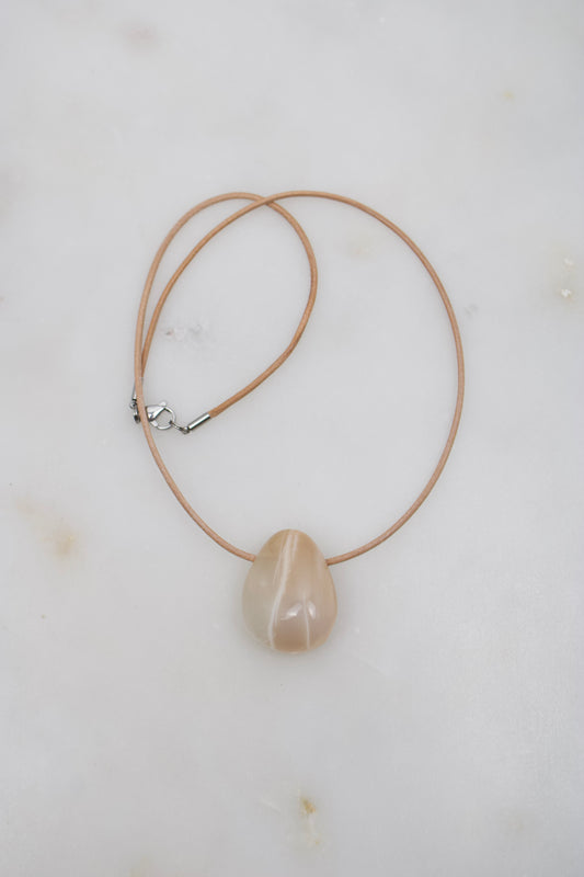 Mondstein white-peach