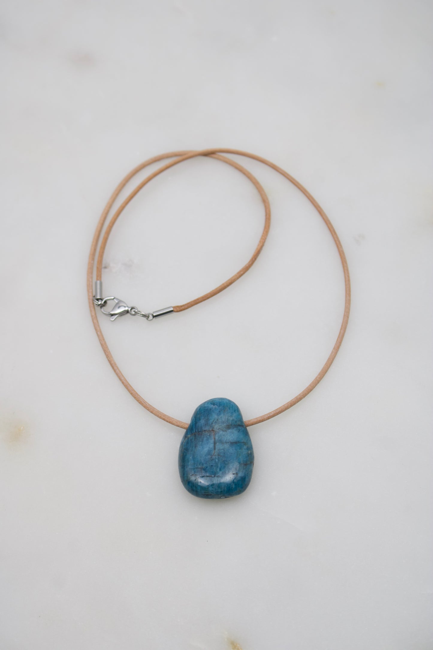 Apatit in blau