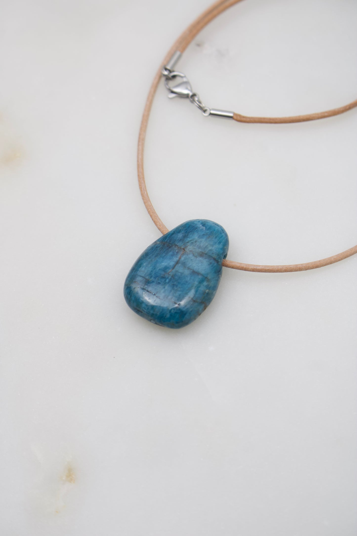 Apatit in blau
