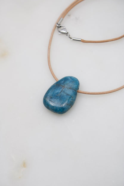 Apatit in blau