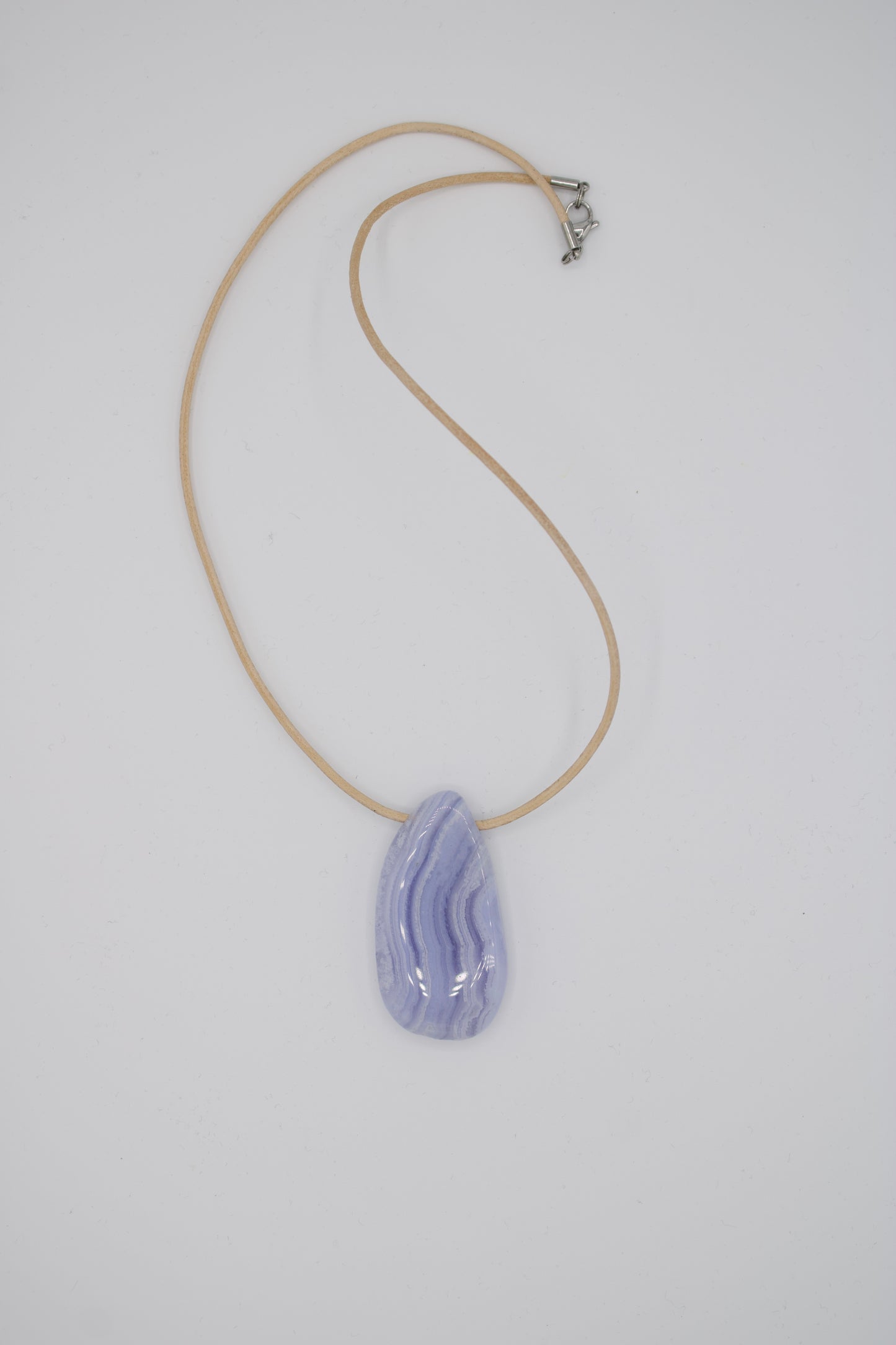 Blauer Chalcedon Amulett II