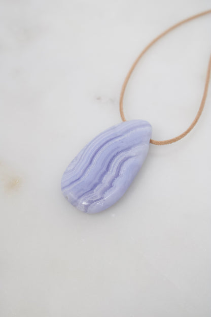 Blauer Chalcedon Amulett II