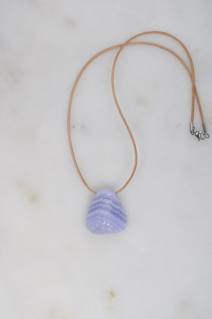 Blauer Chalcedon Amulett I
