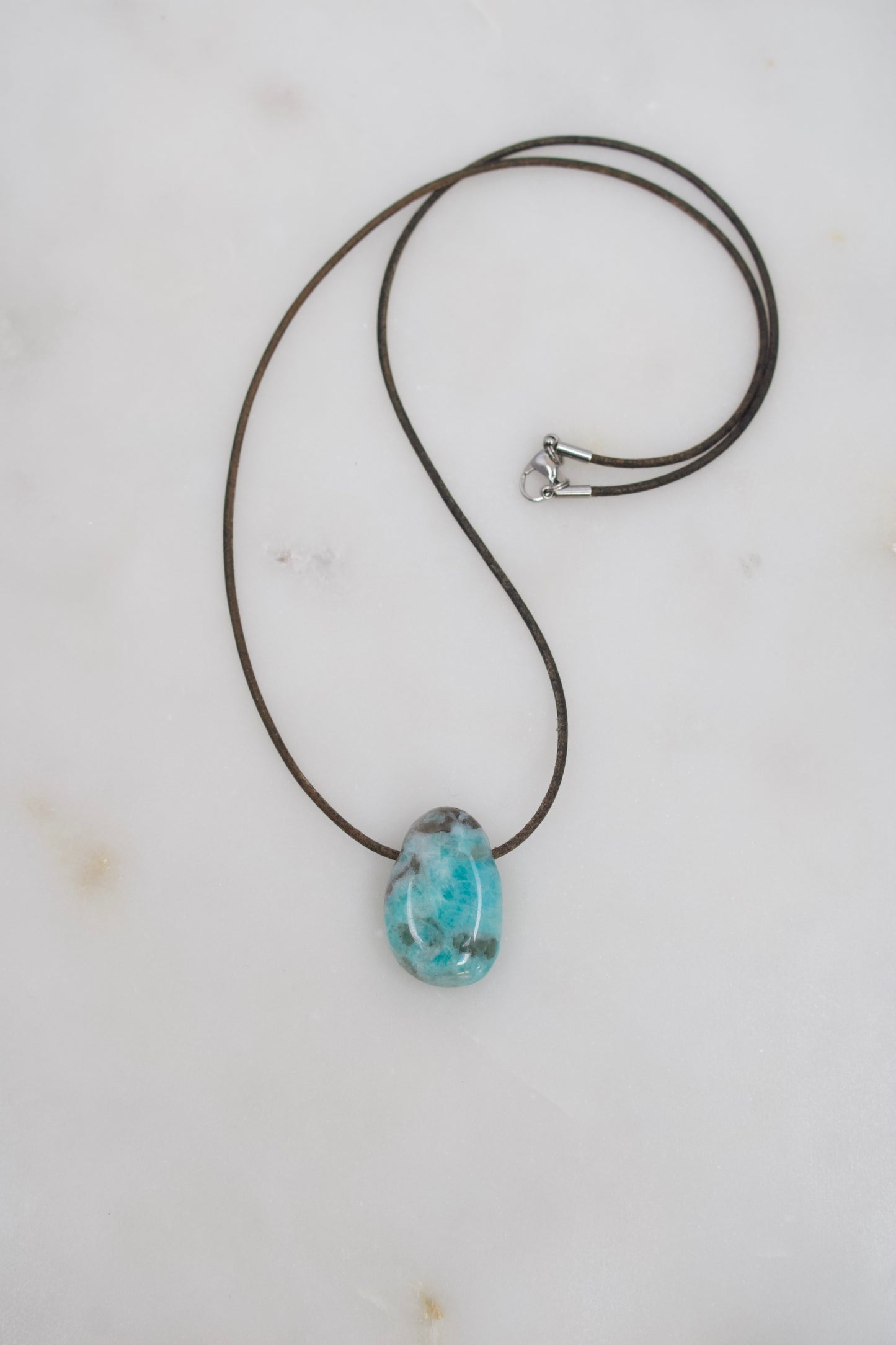 Amazonit mit Schörl