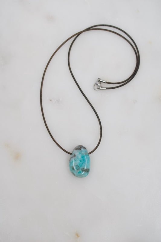 Amazonit mit Schörl