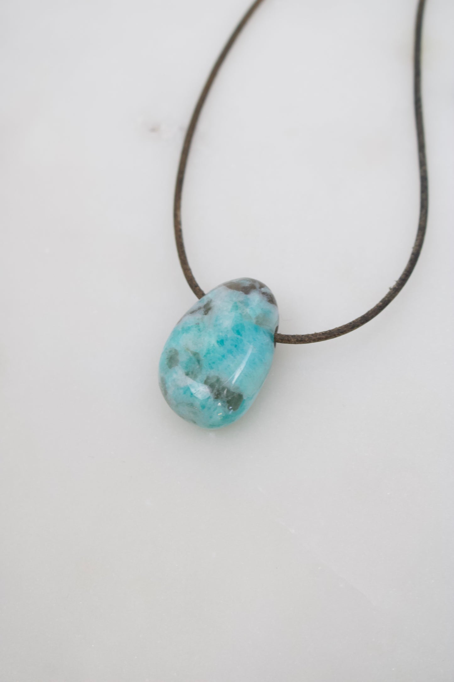 Amazonit mit Schörl