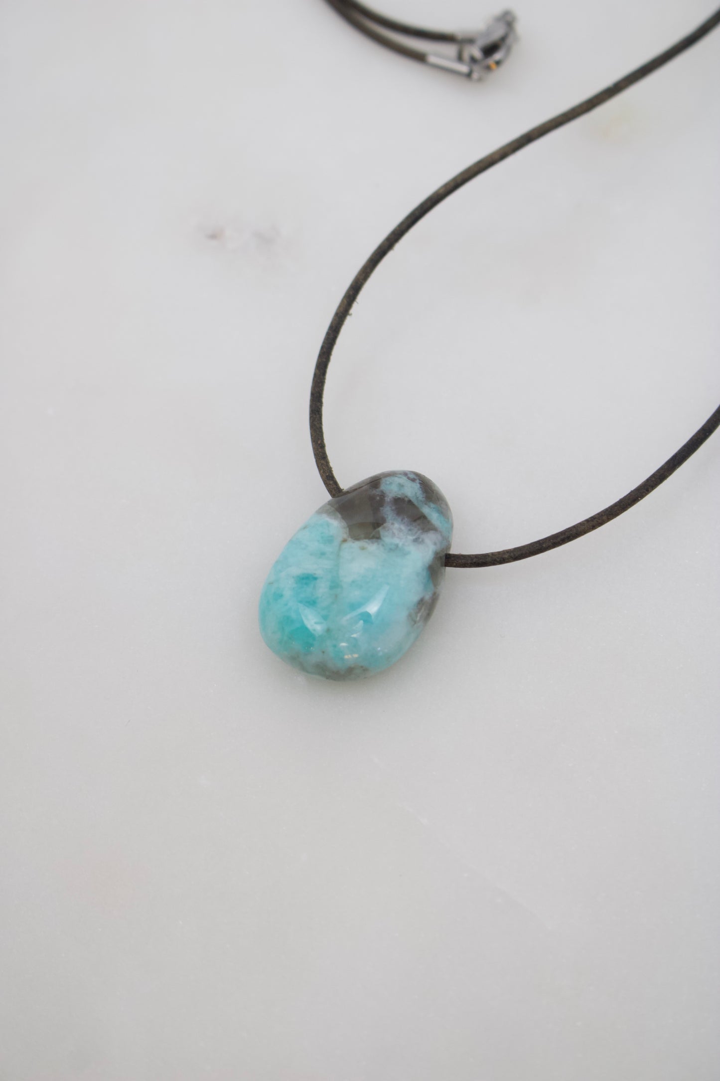 Amazonit mit Schörl