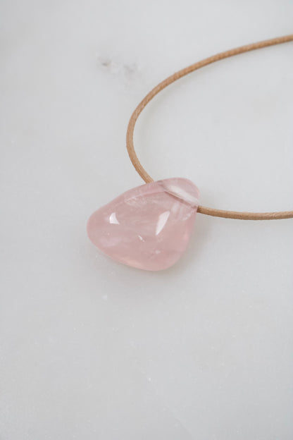 Rosenquarz mit Regenbogen