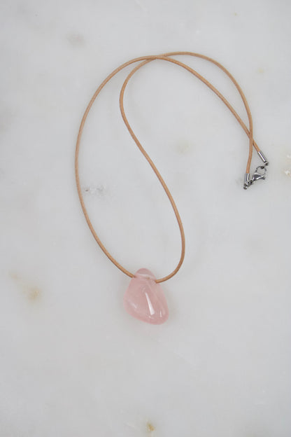 Rosenquarz mit Regenbogen