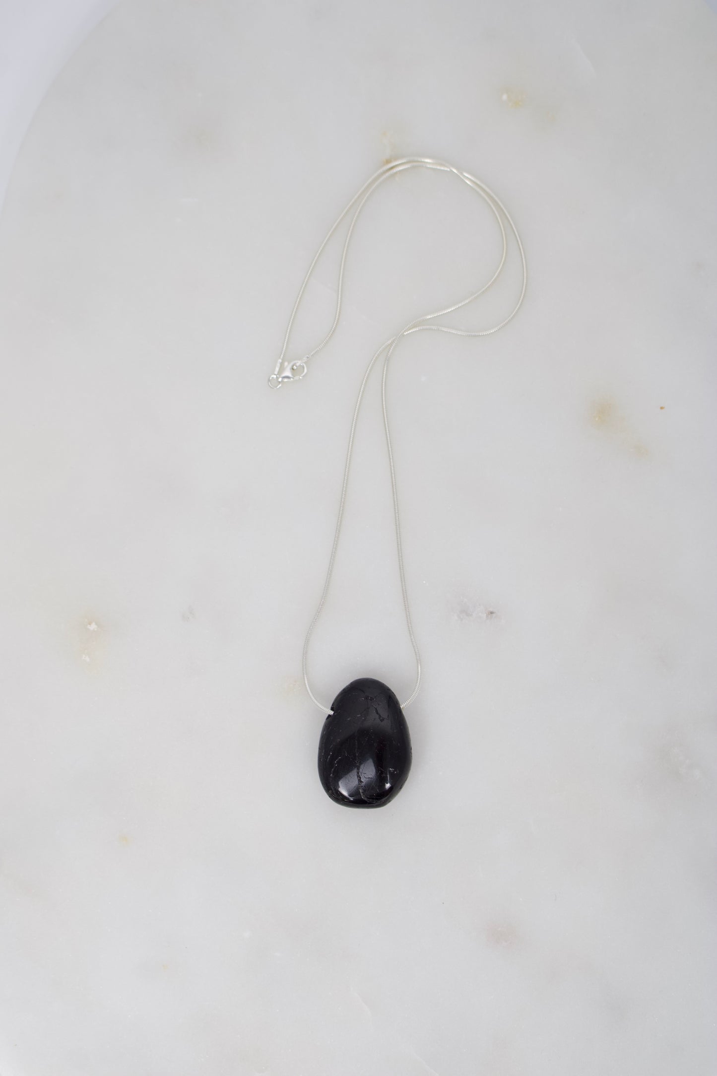 Turmalin Amulett mit Schlangenkette