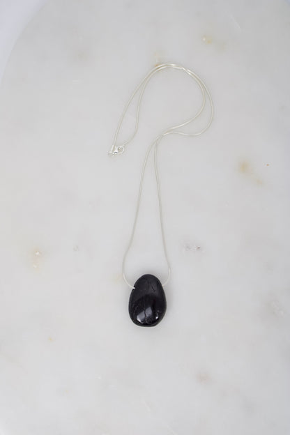 Turmalin Amulett mit Schlangenkette