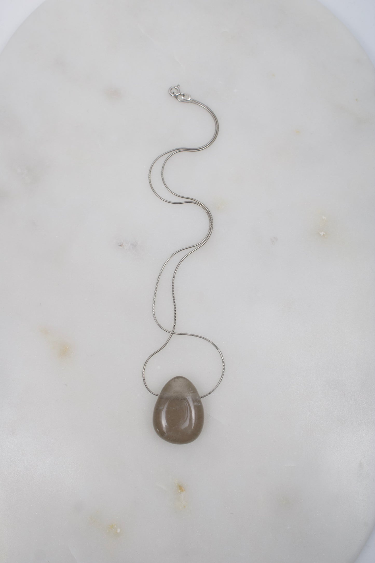 Rauchquarz mit Schlangenkette