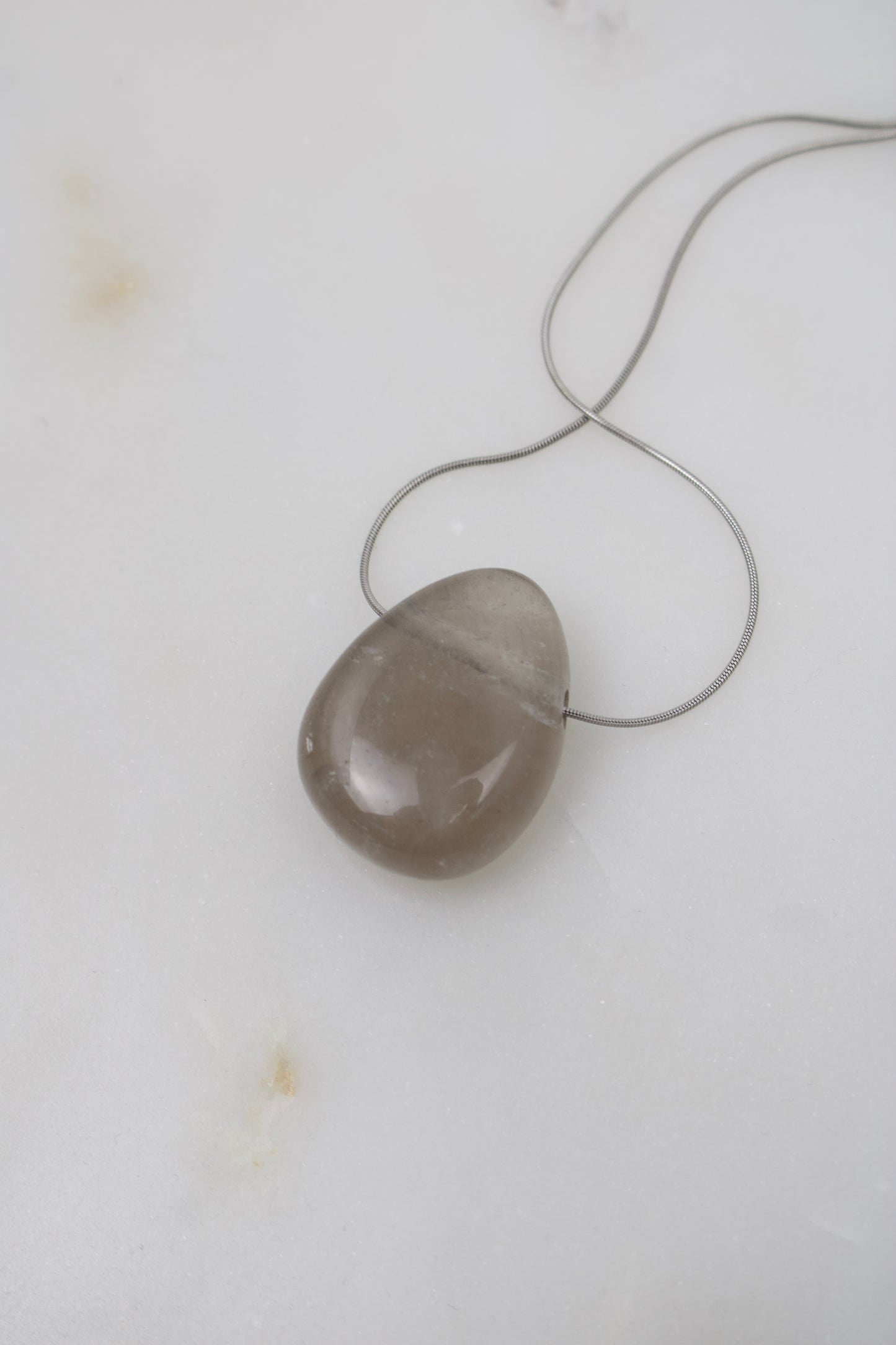 Rauchquarz mit Schlangenkette