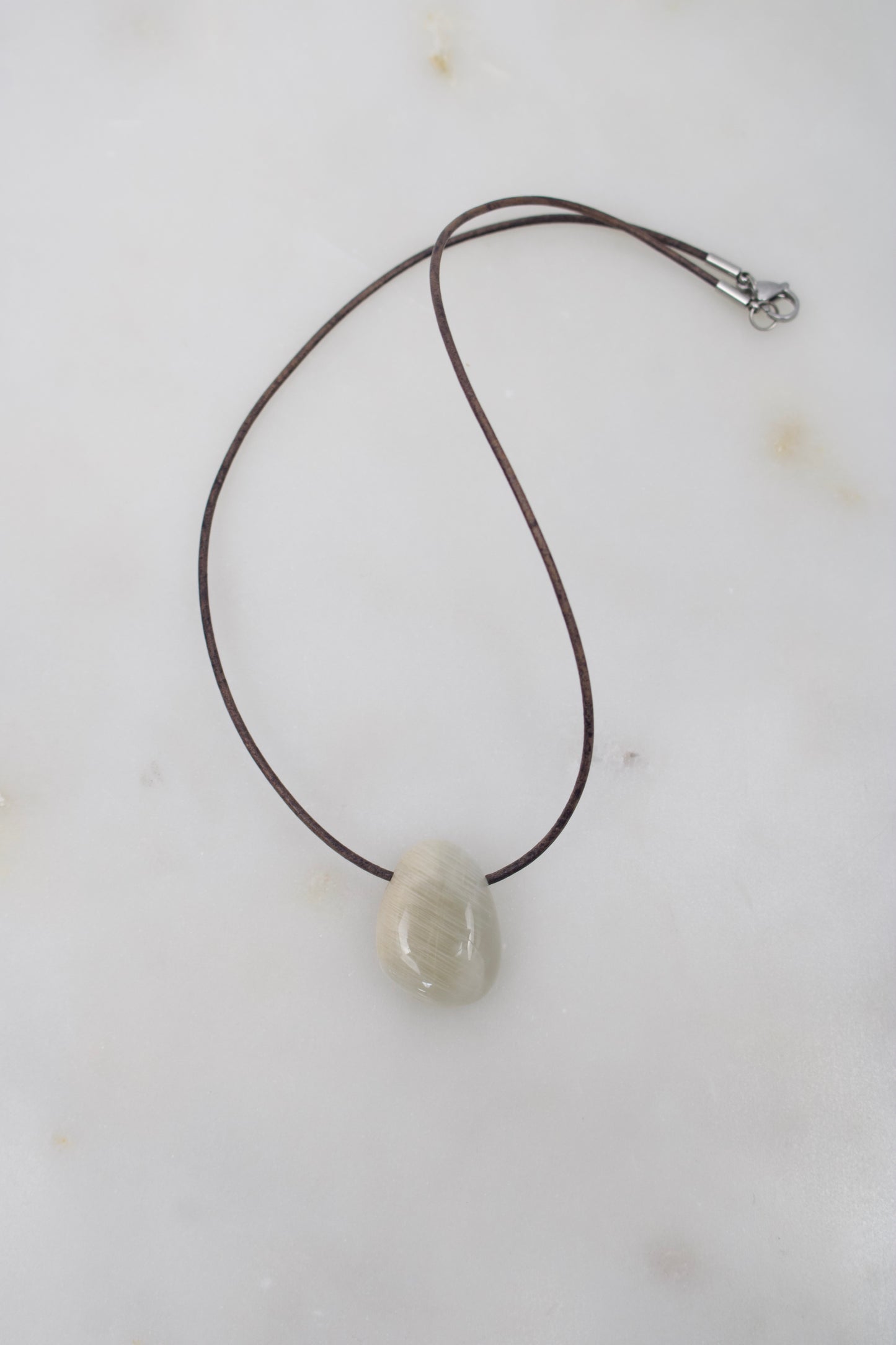 Mondstein milky-grey