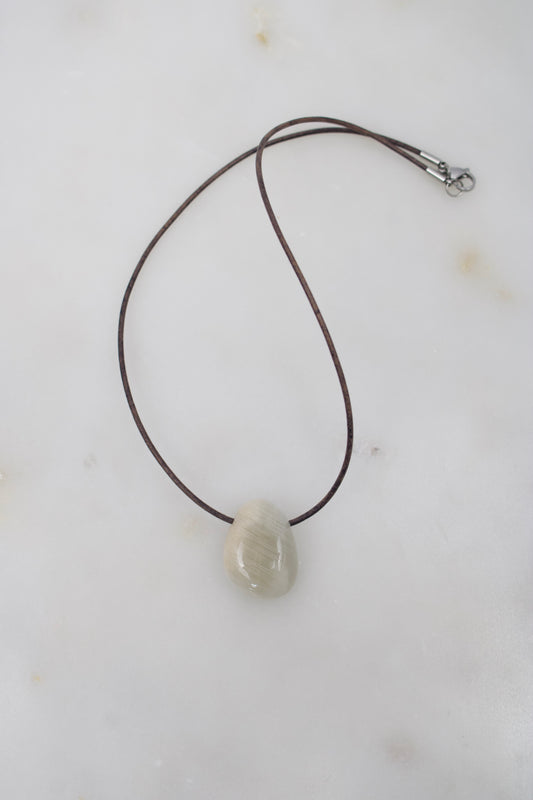 Mondstein milky-grey