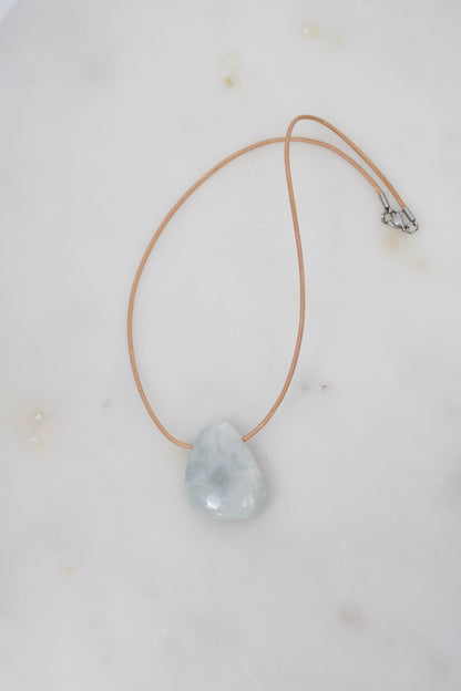 Flieder Jade Amulett