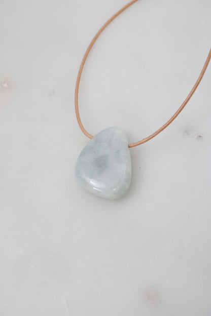 Flieder Jade Amulett