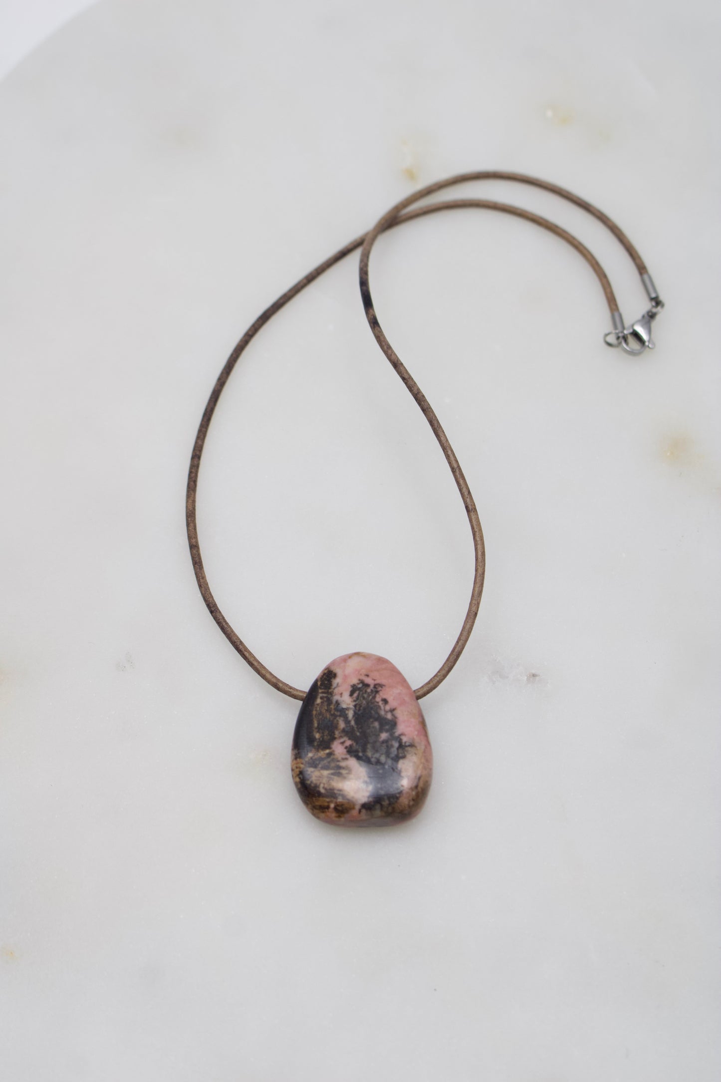 Rhodonit Amulett