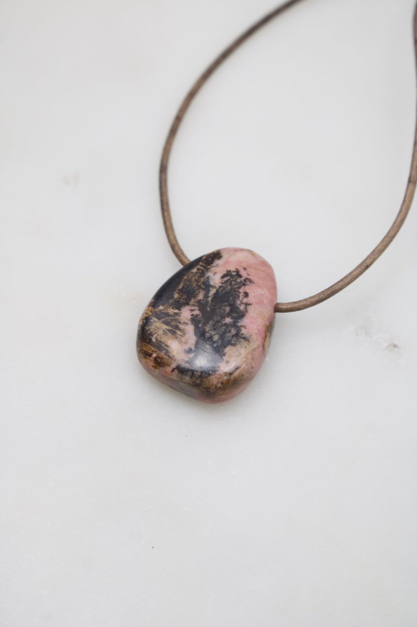 Rhodonit Amulett
