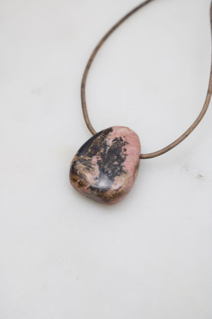 Rhodonit Amulett