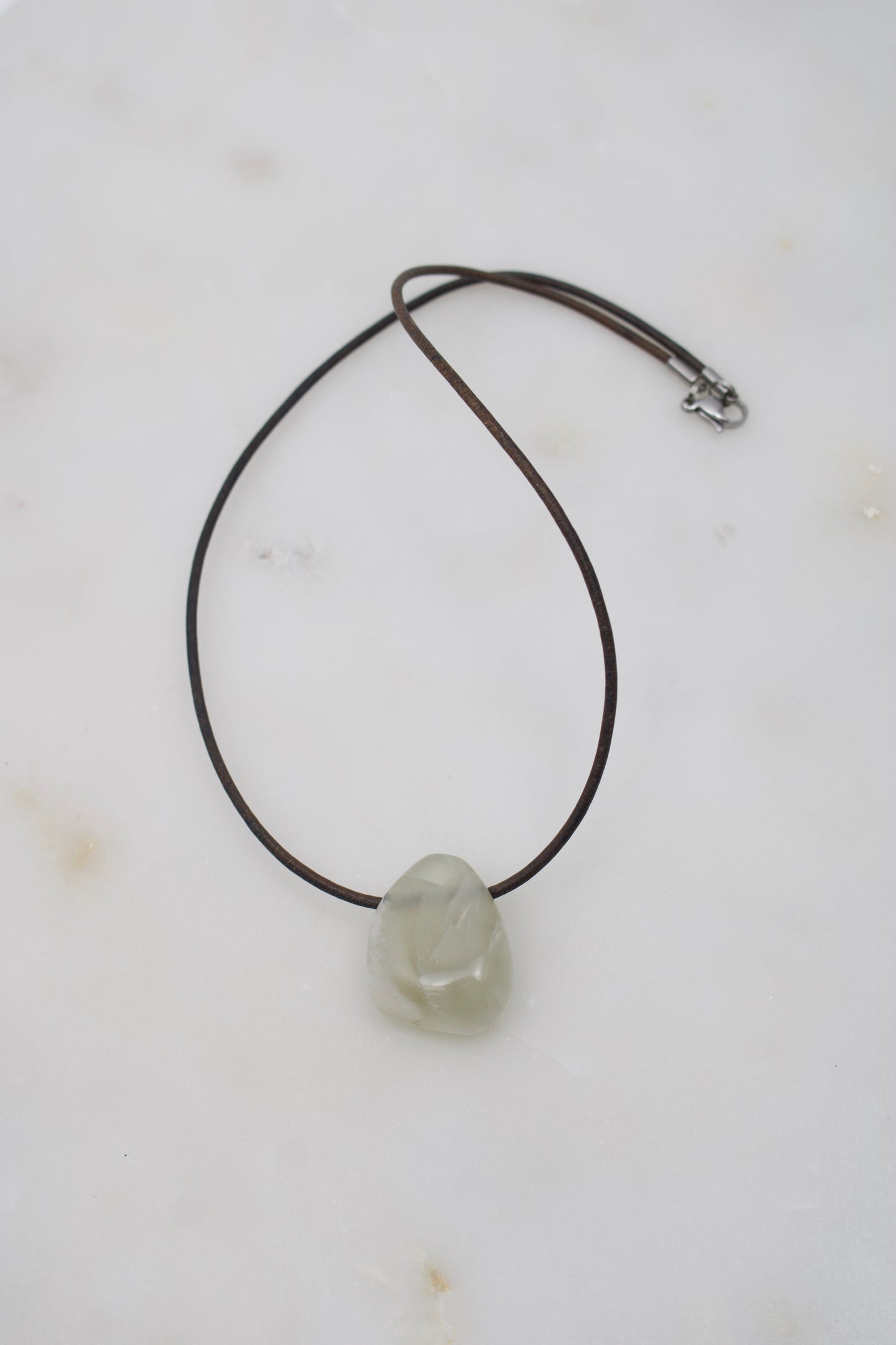 Mondstein white translucent