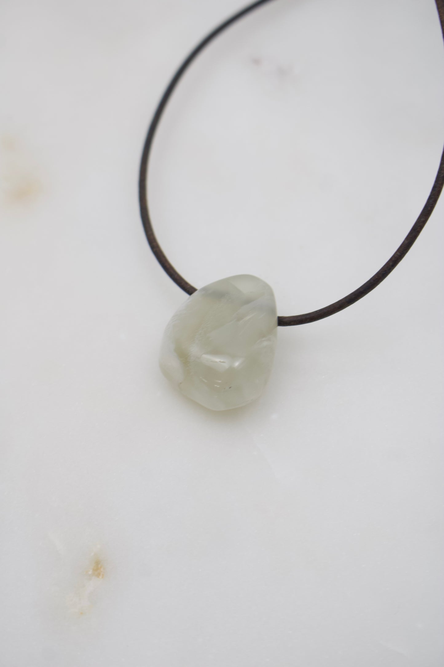 Mondstein white translucent