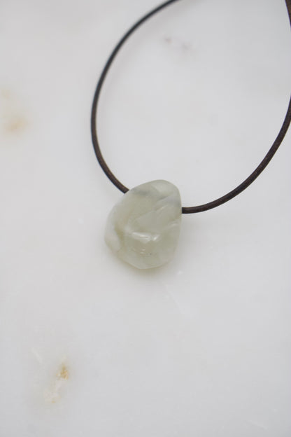 Mondstein white translucent