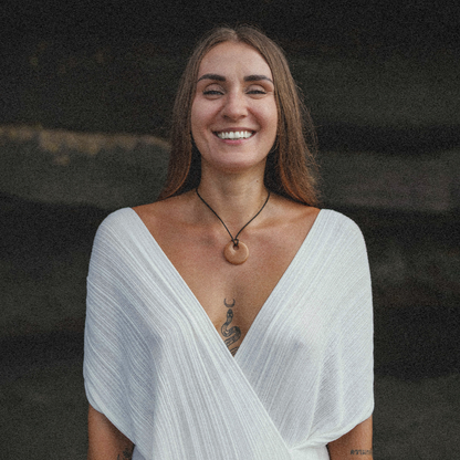 Entdecke die Vielfalt von Heilsteinen in Bremen - Unsere handgefertigten Schmuckstücke vereinen Schönheit und Energie. Finde deine perfekte Halskette oder Kristall Anhänger und erlebe die Magie von Kristallschmuck und Chakra Heilsteinen.