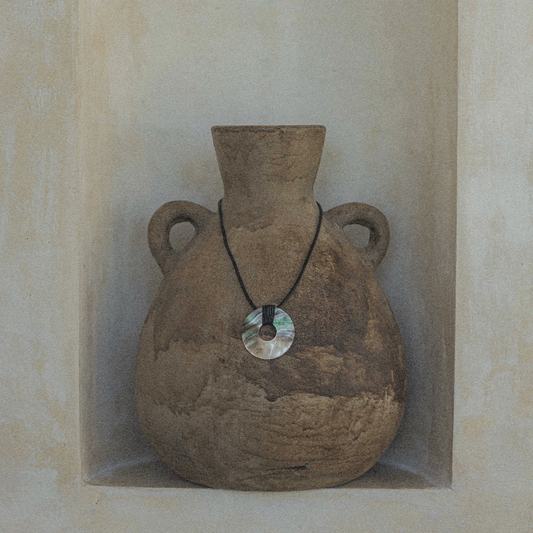 Personalisierter Schmuck mit Edelsteinen - Dein individueller Begleiter für mehr Balance und Harmonie. Entdecke unsere Kollektion aus Bremen mit Heilsteinen, Chakra Schmuck und personalisierten Geschenken mit Edelsteinen.